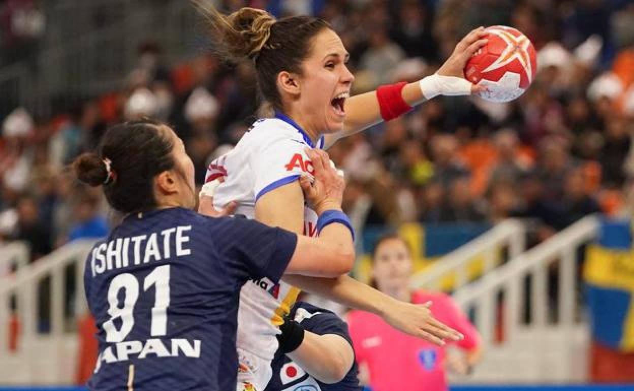 Mireya González con las Guerreras.