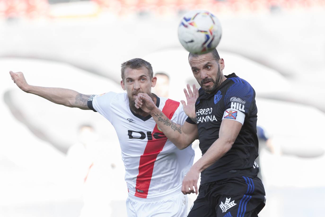 Ambos equipos se enfrentaron en Vallecas por un puesto de playoff.