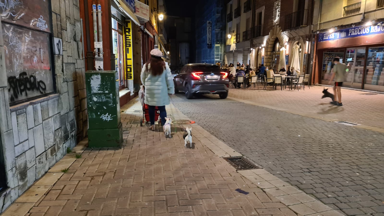 Los leoneses apuran el nuevo horario de la hostelería apoyado en el buen tiempo.