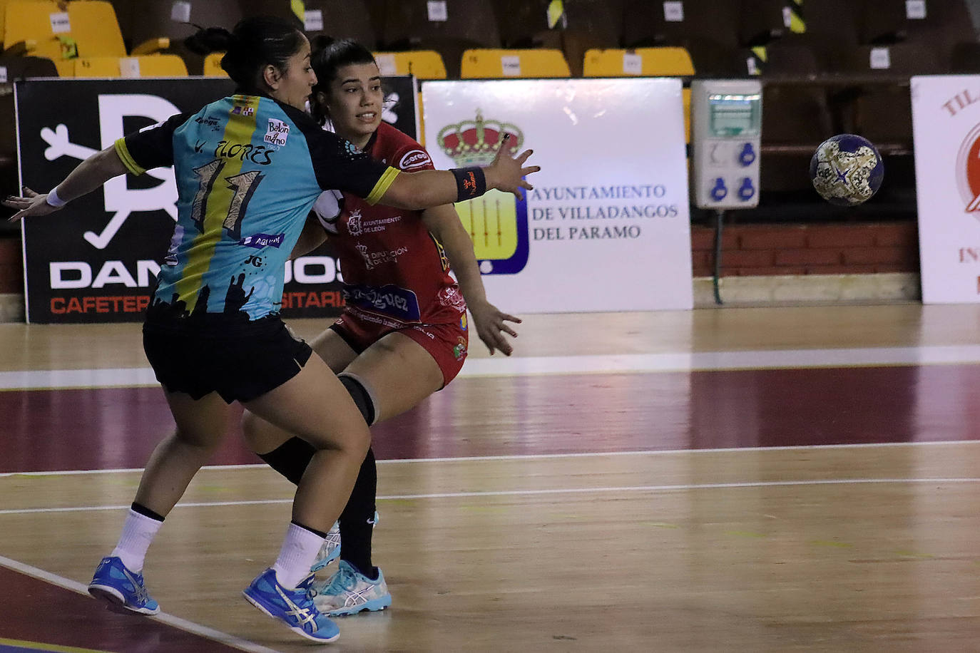 Leonesas y castellanas se citaban en un nuevo partido en el Palacio de los Deportes.