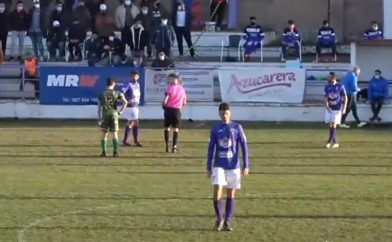 Un instante del partido en la Llanera.