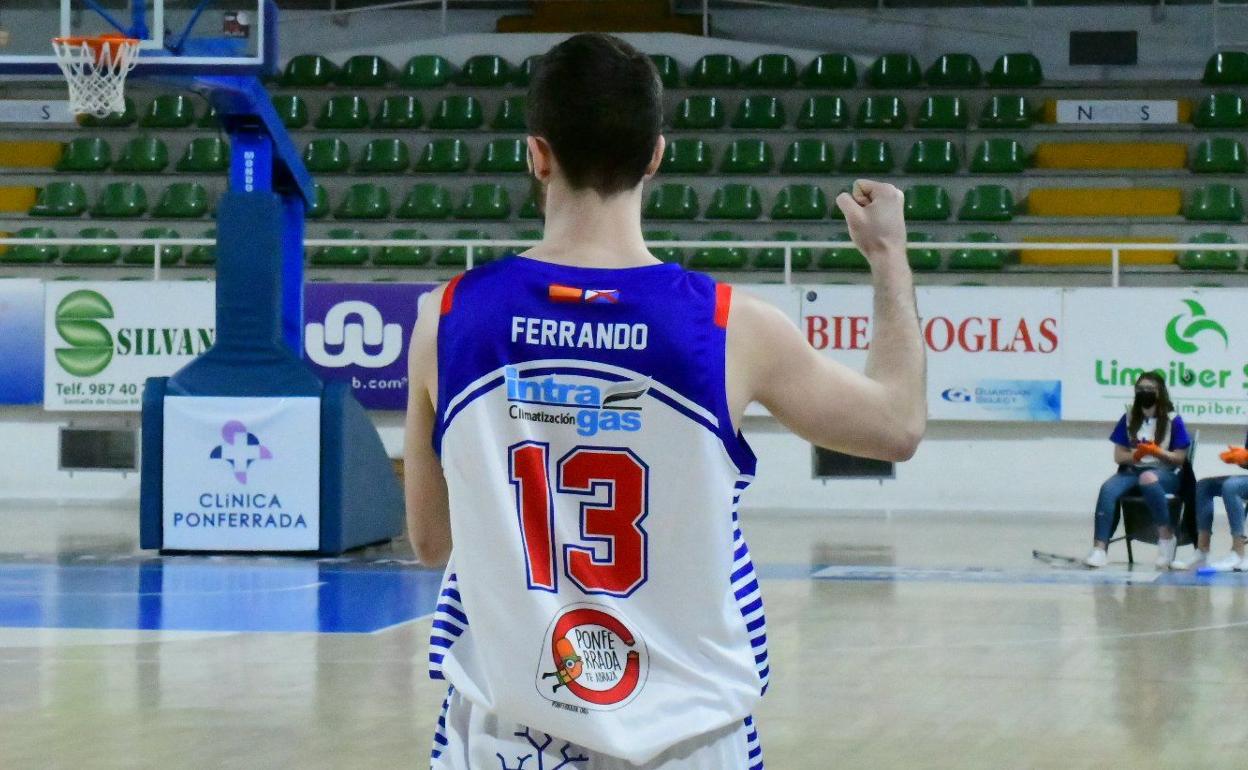 Luis Ferrando celebra la victoria.