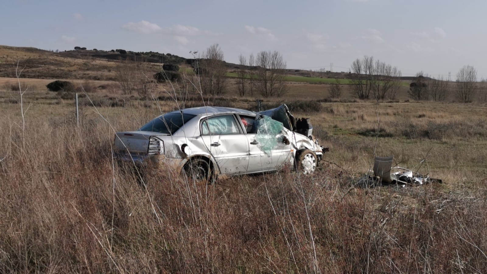 Tres personas personas resultan heridas en la salida de vía de un turismo en la autovía León-Valladolid. 