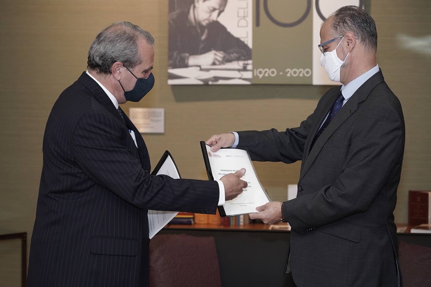 Fotos: Encuentro entre el presidente de las Cortes y el del Consejo Consultivo