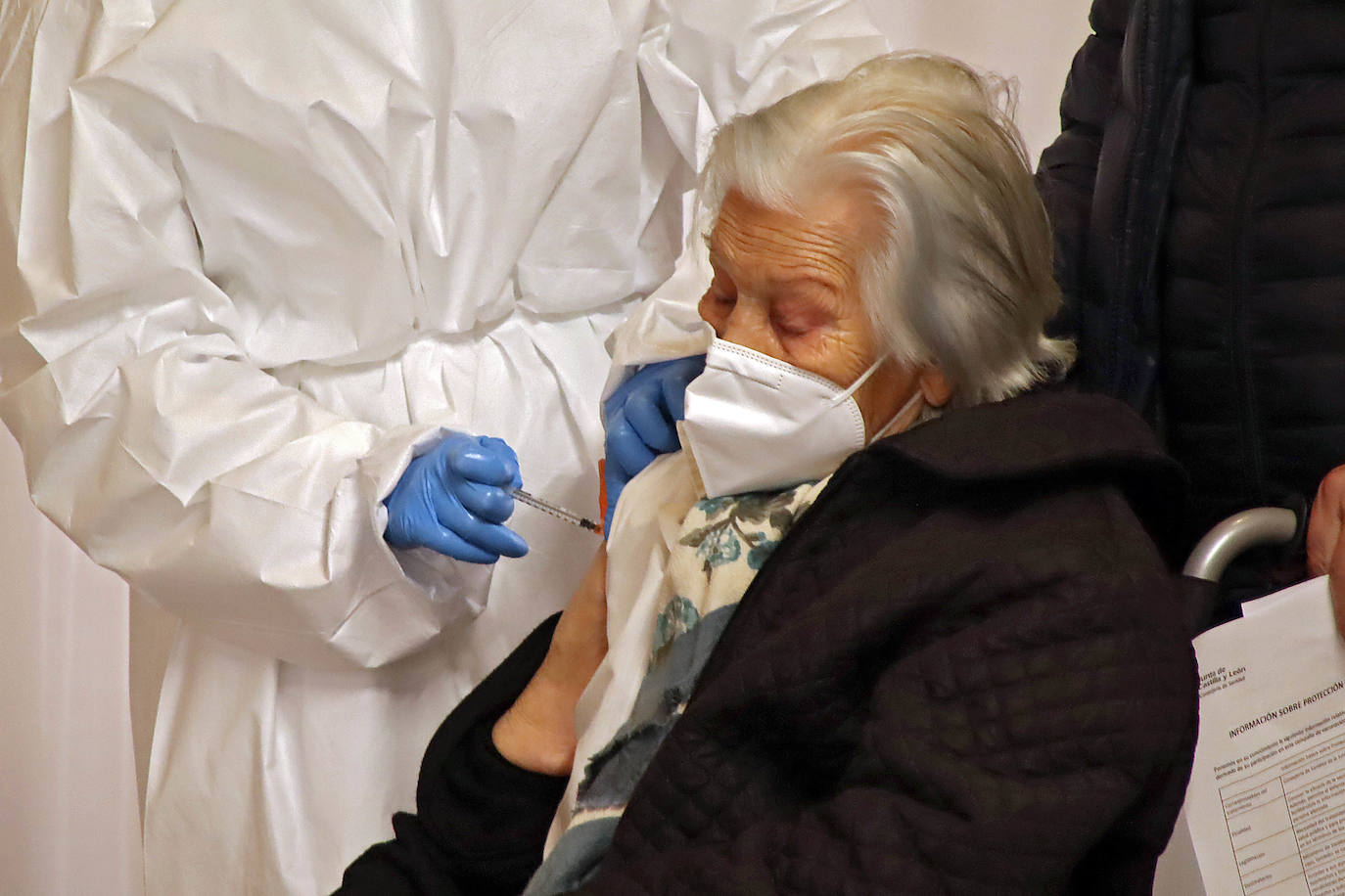 Fotos: Vacunación a mayores de 80 años en el Palacio de Exposiciones
