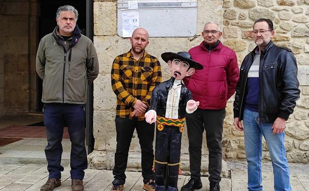 Imagen principal - El Maragato vuelve a la torre de la Iglesia de San Pedro. 