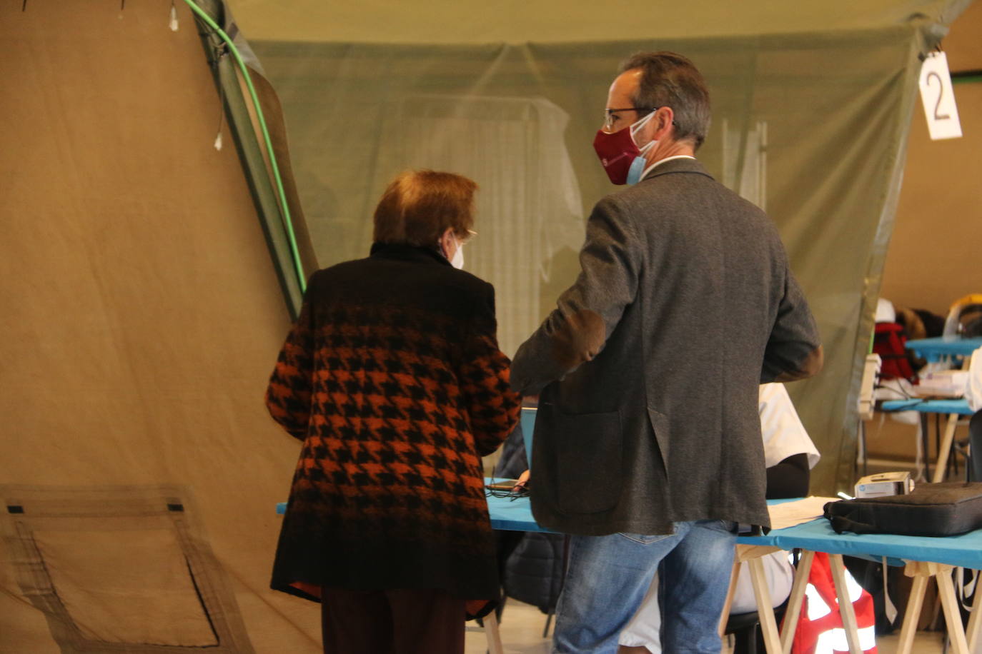 Fotos: Vacunación a mayores de 80 años en el Palacio de Exposiciones