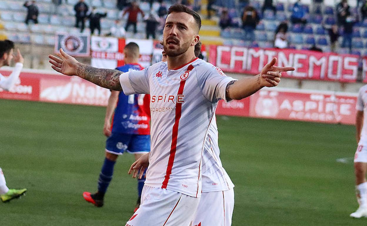 Dioni celebra el gol que supuso el empate.