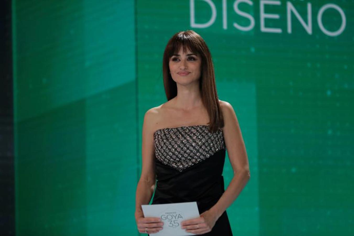 Penélope Cruz interviene durante la ceremonia de los premios Goya.