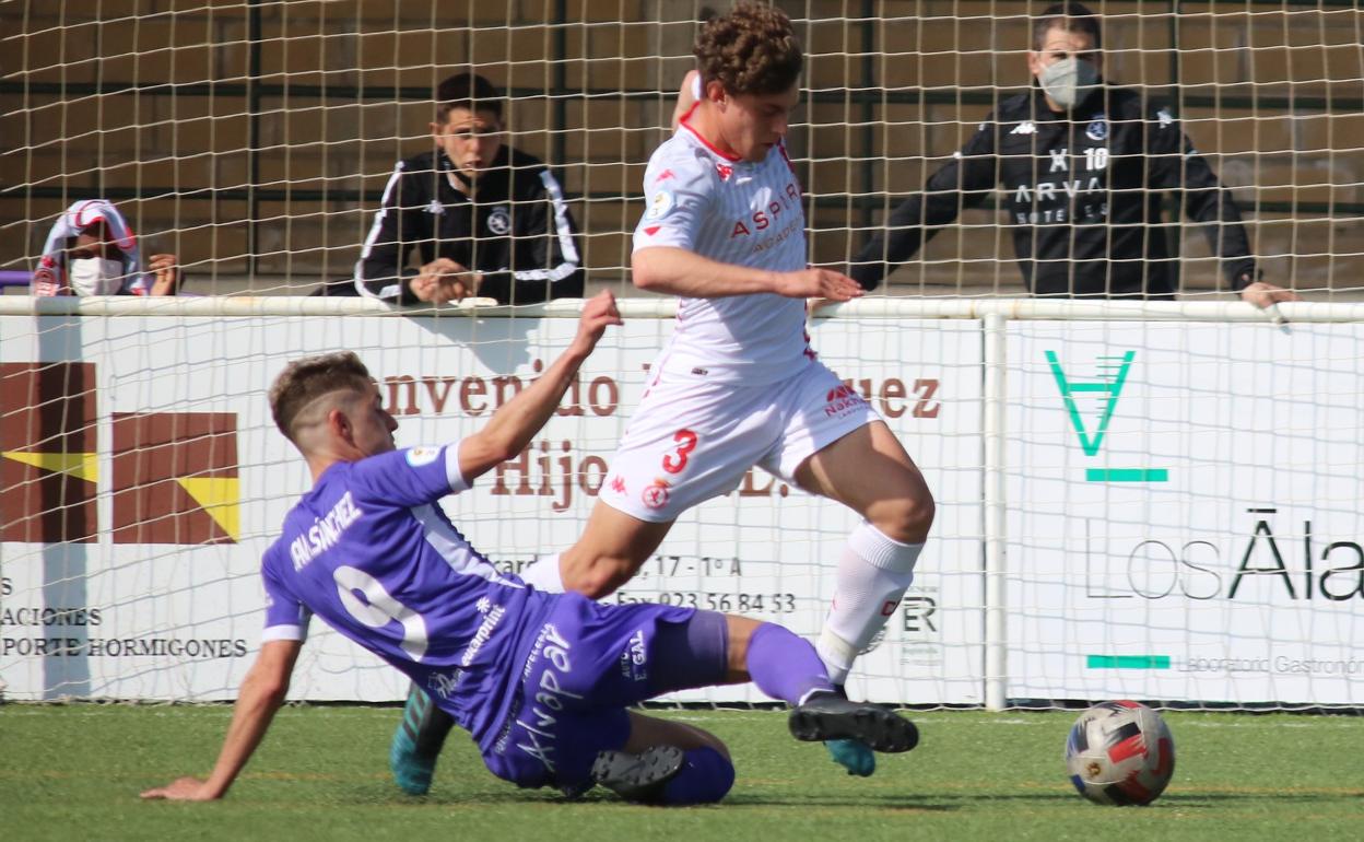 Una acción de partido ante el Peñaranda.