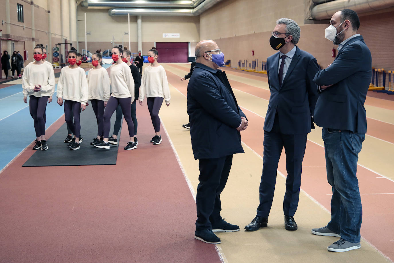 El delegado del Gobierno en Castilla y León, Javier Izquierdo, preside el acto 'CAR de León: Mujer y Deporte', que cuenta con las intervenciones de Margarita Ramos y las integrantes del conjunto de la Selección Española Junior de Gimnasia Rítmica. 