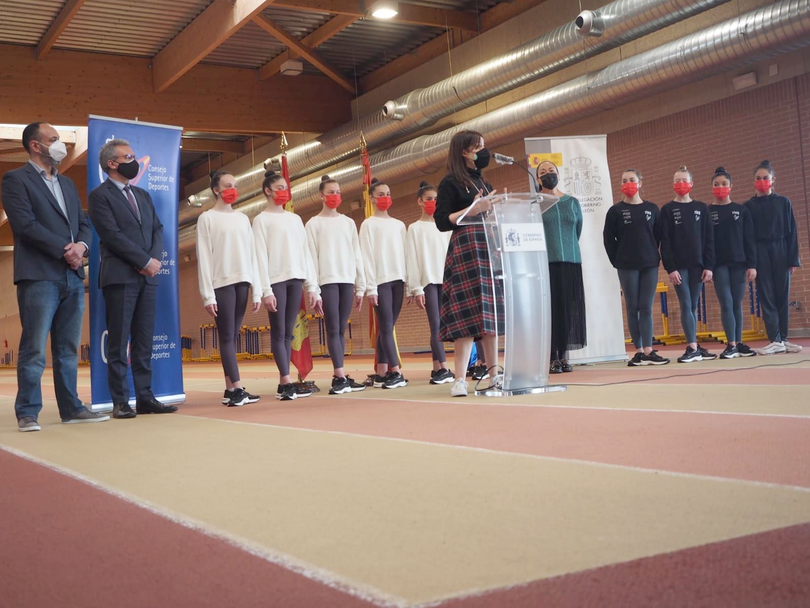 El delegado del Gobierno en Castilla y León, Javier Izquierdo, preside el acto 'CAR de León: Mujer y Deporte', que cuenta con las intervenciones de Margarita Ramos y las integrantes del conjunto de la Selección Española Junior de Gimnasia Rítmica. 