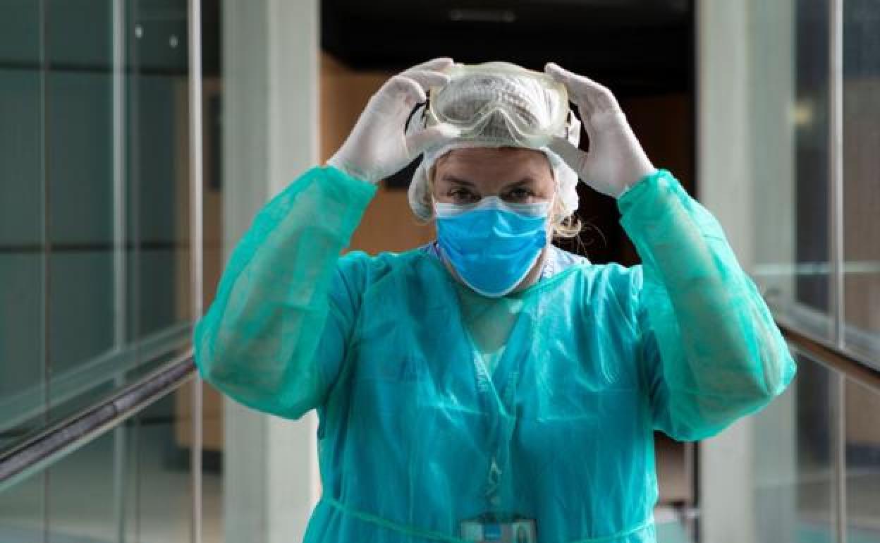 Una enfermera en su centro de trabajo. 