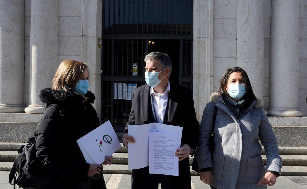 Los representantes del CSIF presentan ante la Audiencia de Valladolid su demanda contra la Junta.