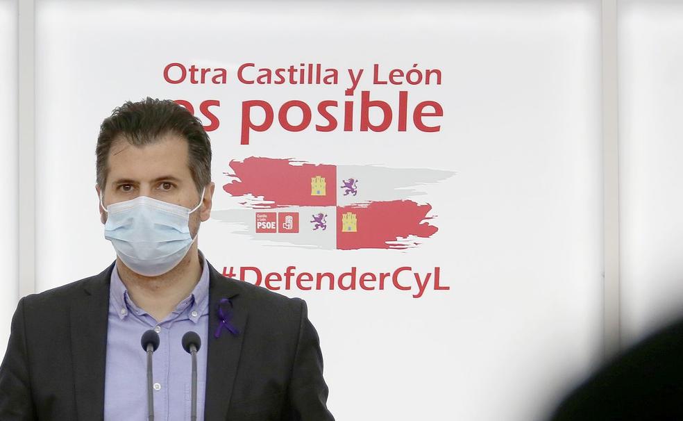 Luis Tudanca, candidato por el PSOE en la moción de censura, durante una rueda de prensa. 