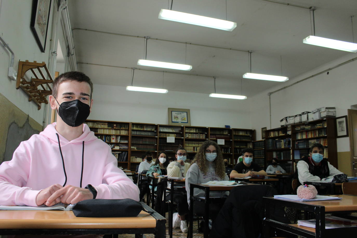 Este centro concertado ofrece Bachillerato y tres niveles de Formación Profesional donde la relación entre profesor y alumno es fundamental para guiar el futuro laboral de sus estudiantes.