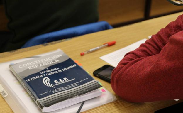 El Centro de Estudios Policiales en la calle Carmen de León capital es una academia de referencia en la preparación de oposiciones.