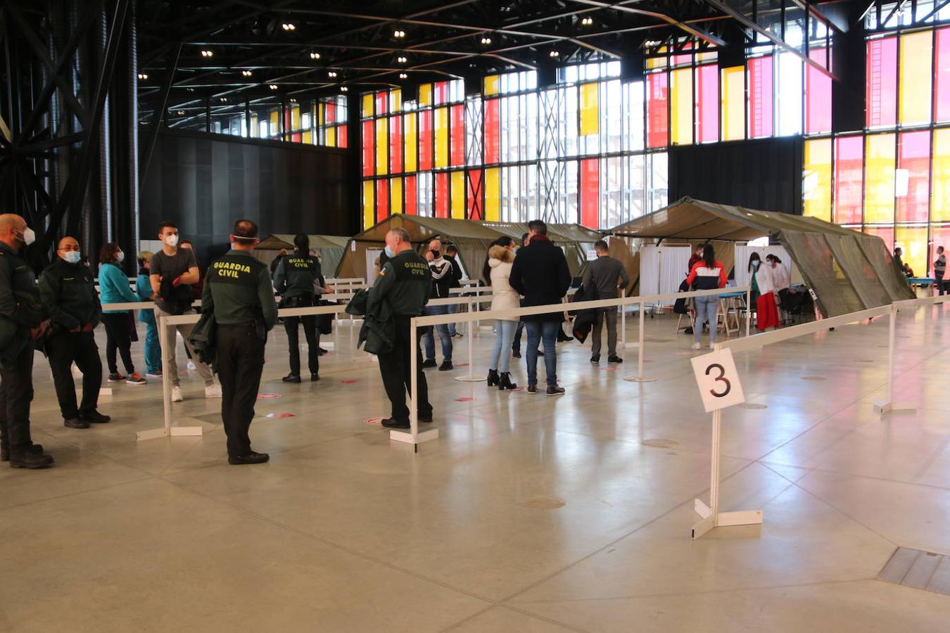 El Palacio de Exposiciones de León continúa con la vacunación a docentes, Guardias Civiles, Policía Nacional, sanitarios y mayores.