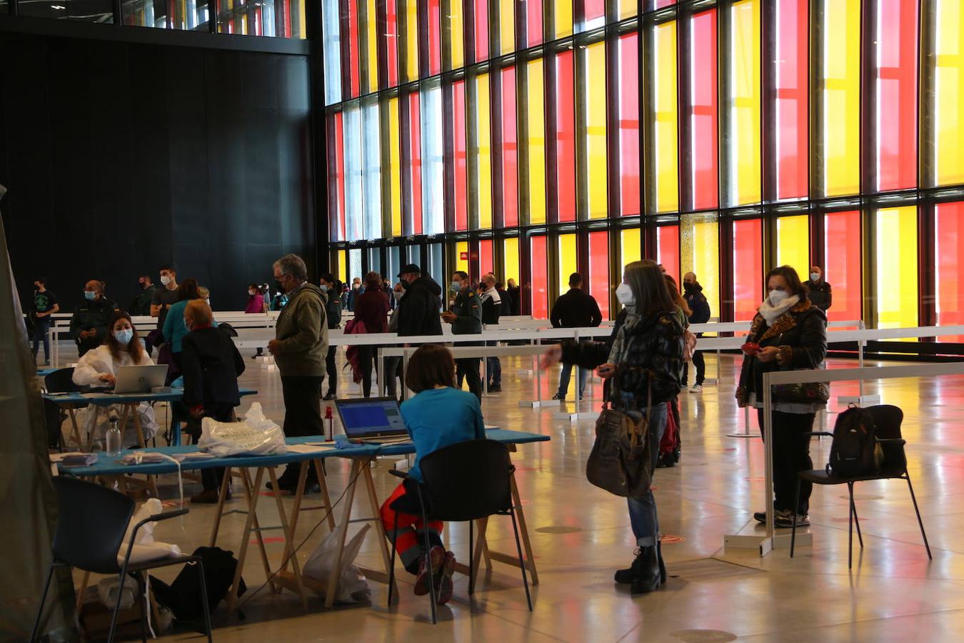 El Palacio de Exposiciones de León continúa con la vacunación a docentes, Guardias Civiles, Policía Nacional, sanitarios y mayores.