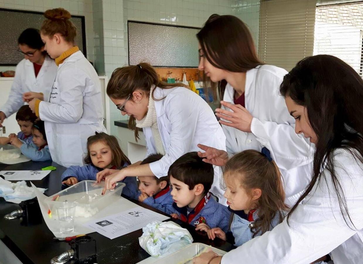 El Colegio Virgen Blanca en León ofrece formación integral concertada desde Infantil hasta Bachillerato. 