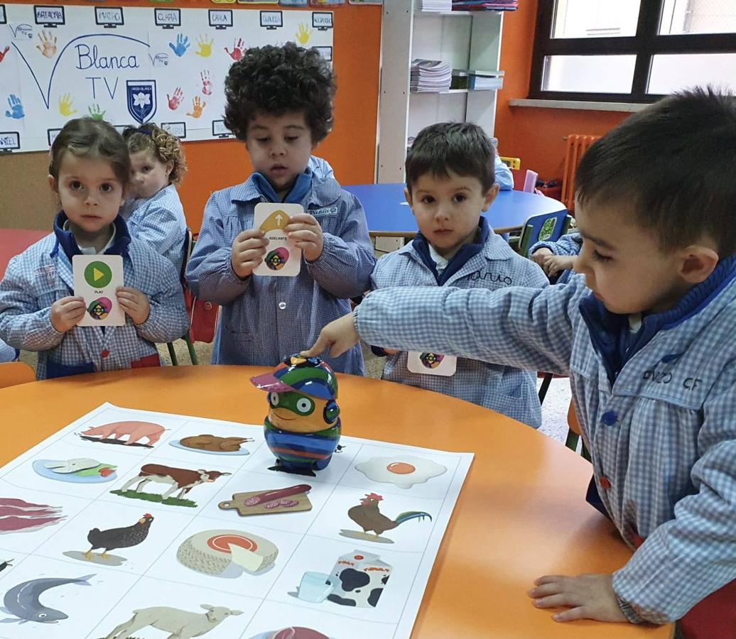 El Colegio Virgen Blanca en León ofrece formación integral concertada desde Infantil hasta Bachillerato. 