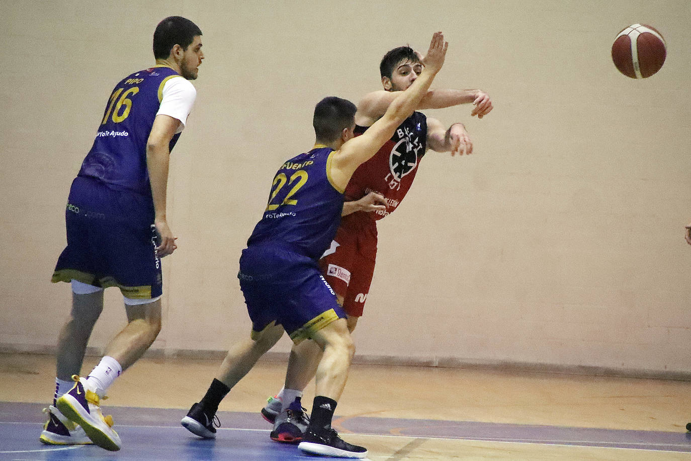 El Reino de León y Basket León se han enfrentado en el pabellón de San Esteban