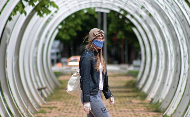 Galería. León también se tuvo que poner la mascarilla