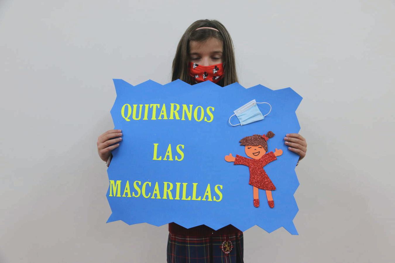 Uno de los aumnos del colegio Leonés mostrando su deseo.