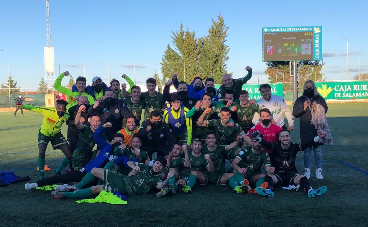 El Atlético Astorga celebra su presencia en el playoff de ascenso.