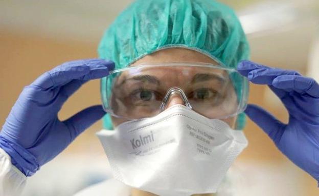 Los enfermeros están sufriendo la carga de trabajo por la pandemia.