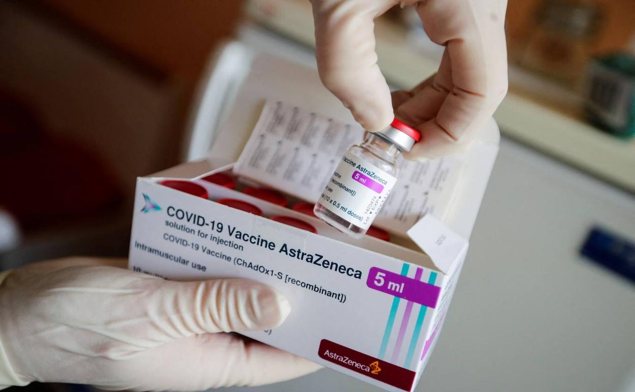 Viales de AstraZeneca.