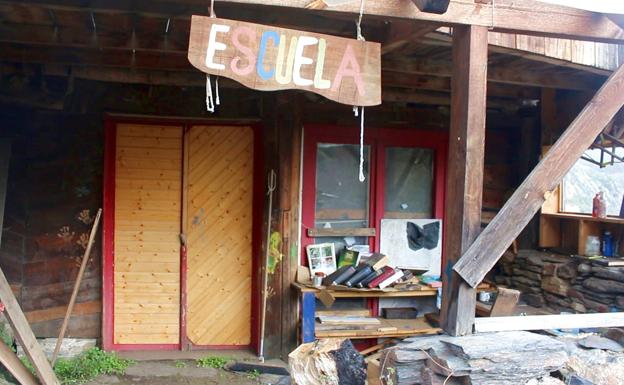 Imagen. Entrada a una de las escuelas de la localidad. 