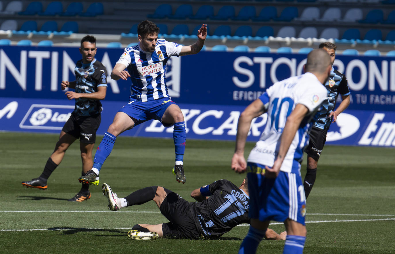 Fotos: Las imágenes del Deportiva-Almería