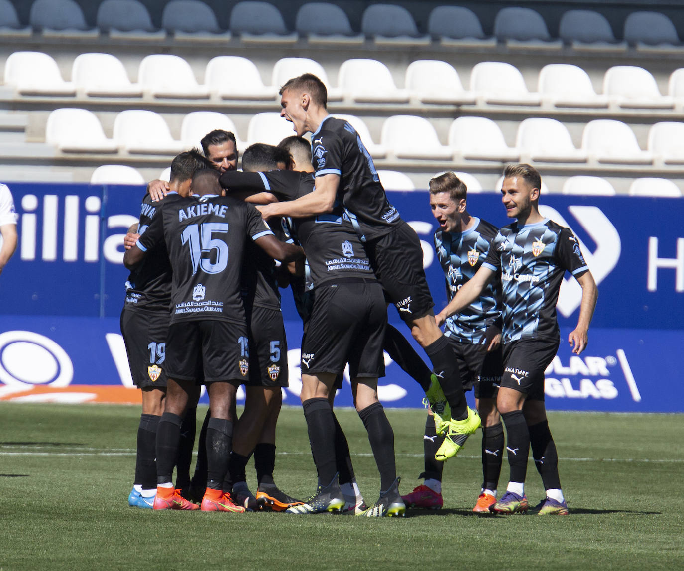 Fotos: Las imágenes del Deportiva-Almería