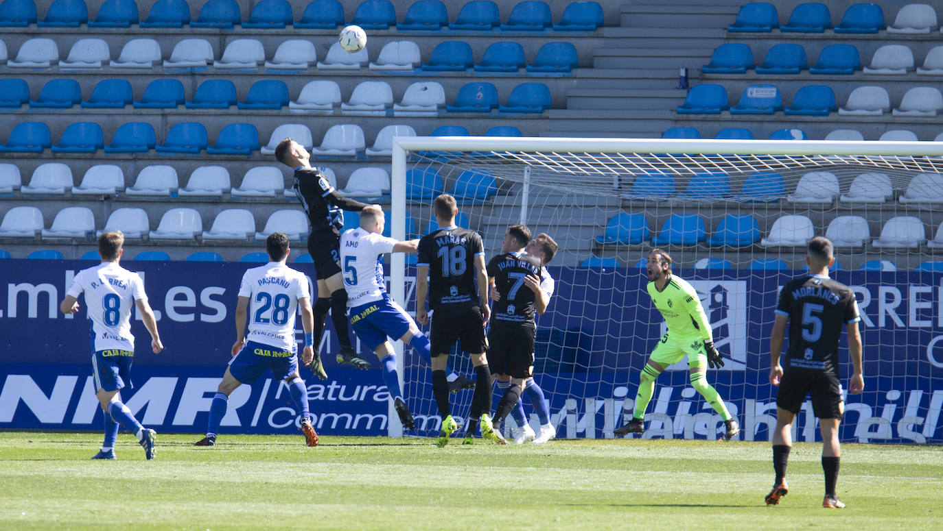 Fotos: Las imágenes del Deportiva-Almería