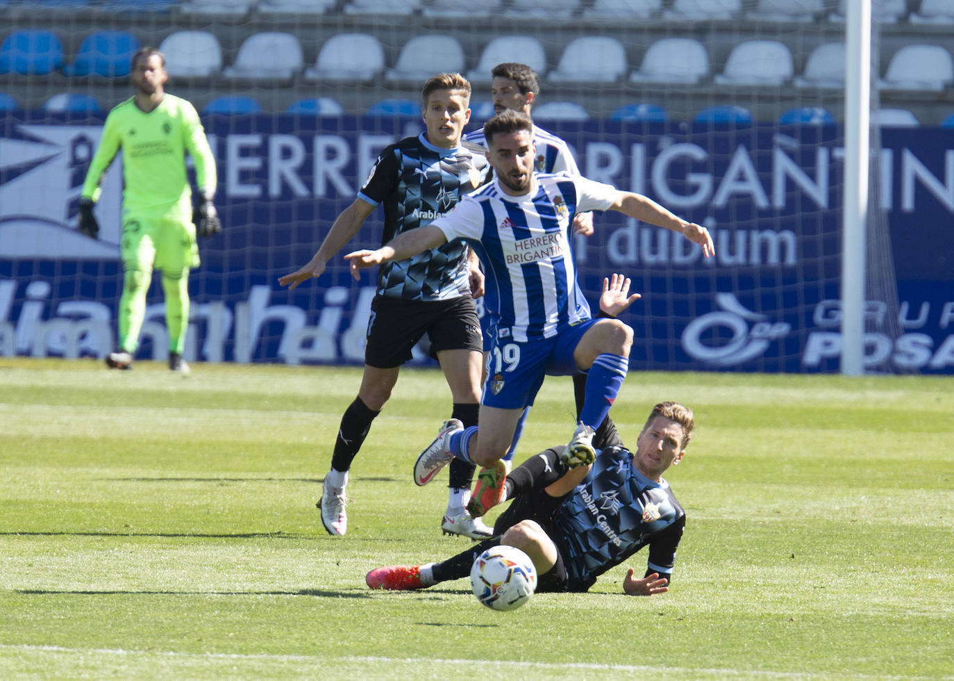 Fotos: Las imágenes del Deportiva-Almería