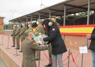 Imagen secundaria 1 - Imágenes del acto en homenaje al sargento que fallecía hace 25 años.