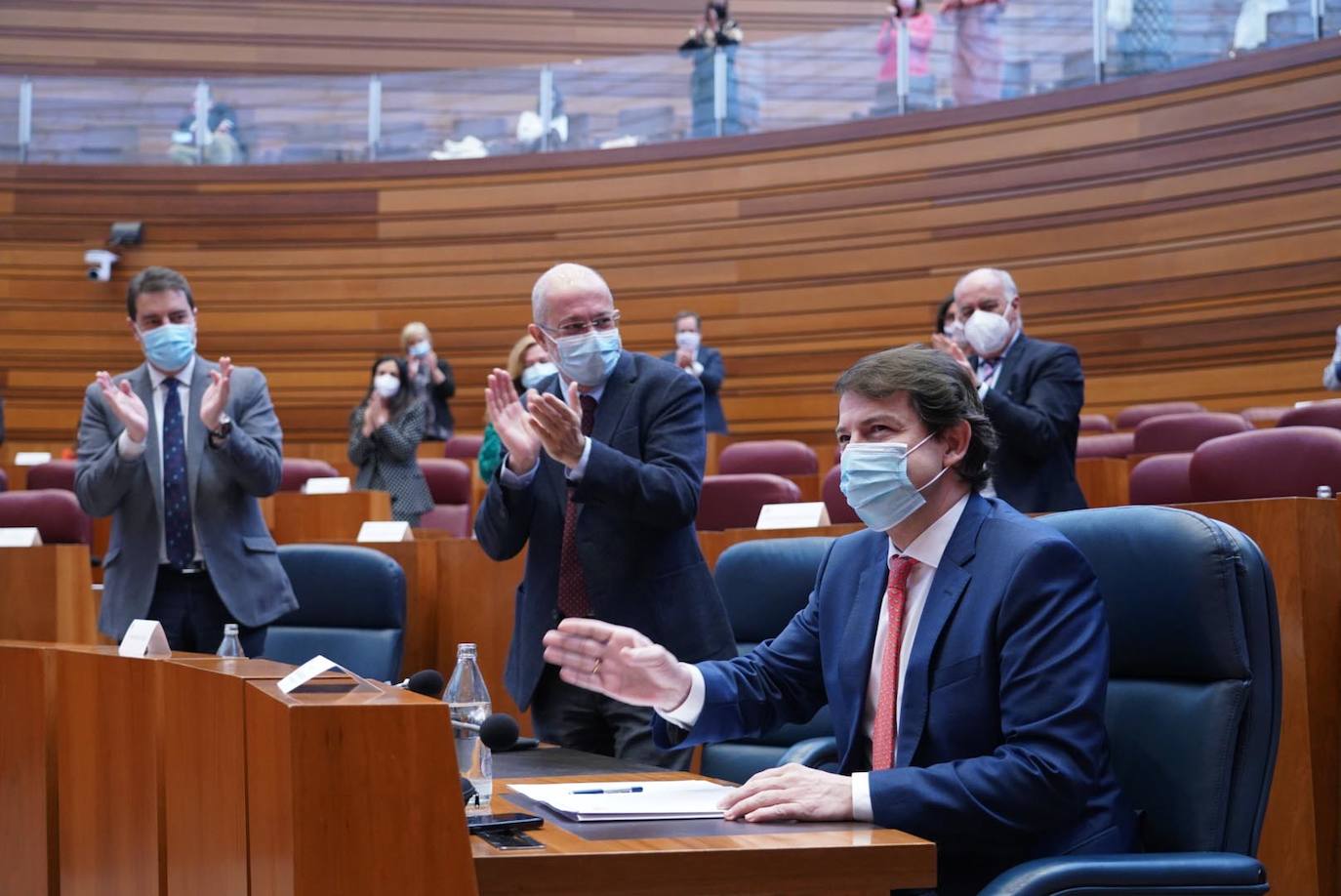 Tudanca y Ciudadanos se enredan en acusaciones sobre lealtad política y social. 