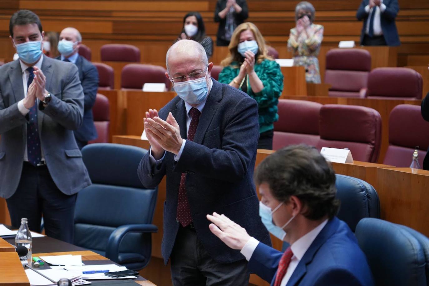 Tudanca y Ciudadanos se enredan en acusaciones sobre lealtad política y social. 