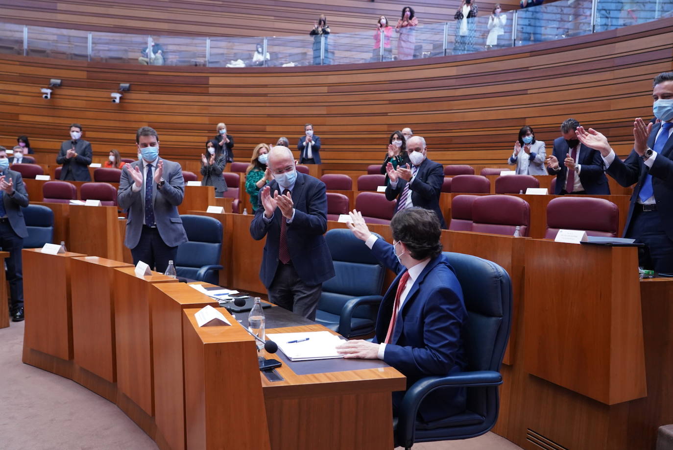 Tudanca y Ciudadanos se enredan en acusaciones sobre lealtad política y social. 