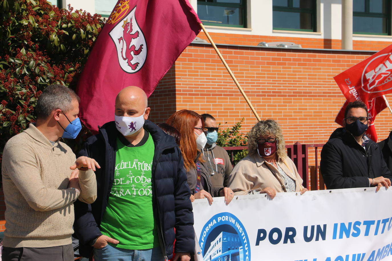 Algunos de los concentrados por la Plataforma.