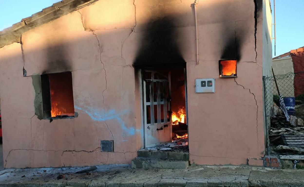 El incendio acabó con el local. 