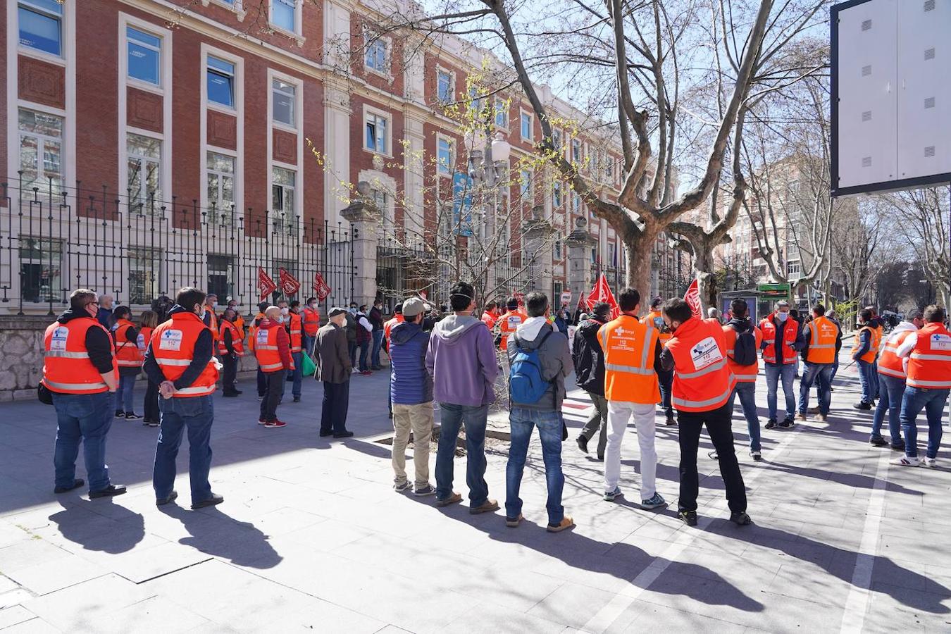 La FeSP de UGTCyL se concentra por la situación en la que se encuentran los profesionales del transporte sanitario en Castilla y León