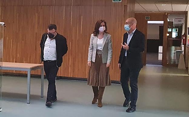 La consejera de Empleo, Ana Carlota Amigo, en su visita al Centro de Seguridad y Salud Laboral de Castilla y León ubicado en León.