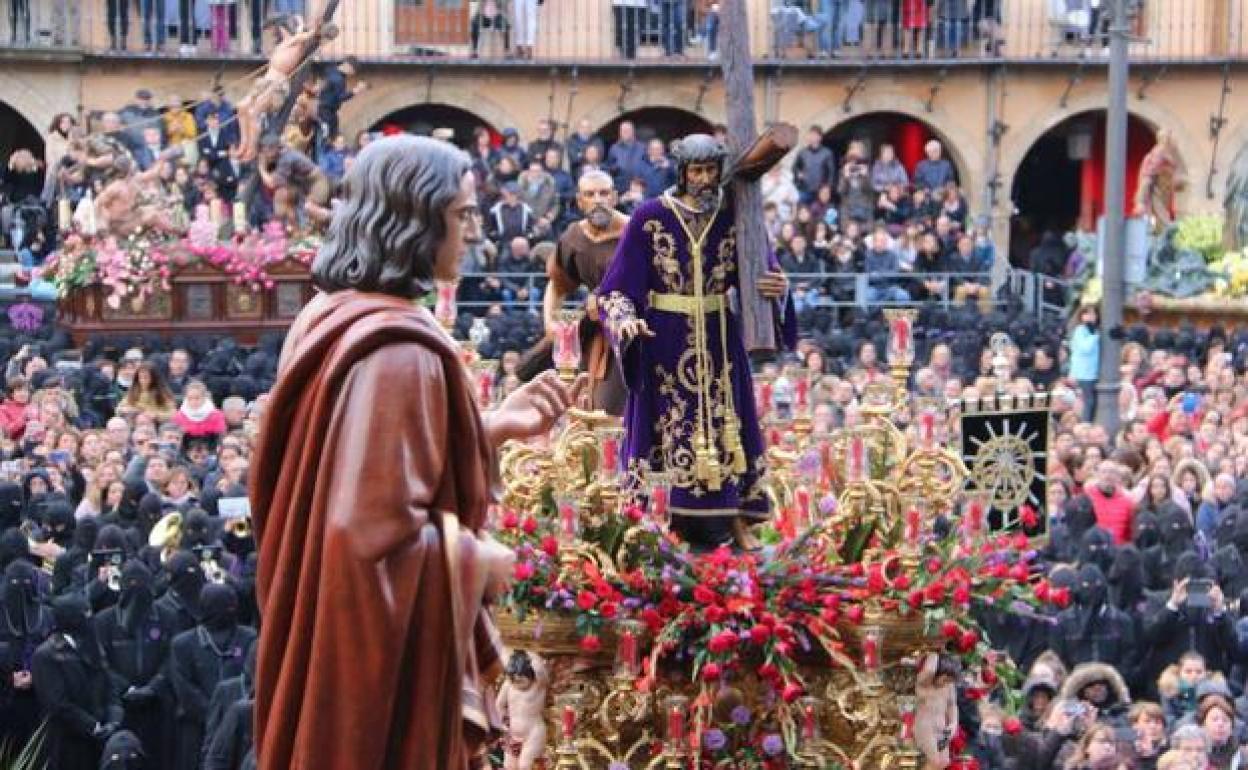 La Junta recomienda no celebrar procesiones ni actos multitudinarios.