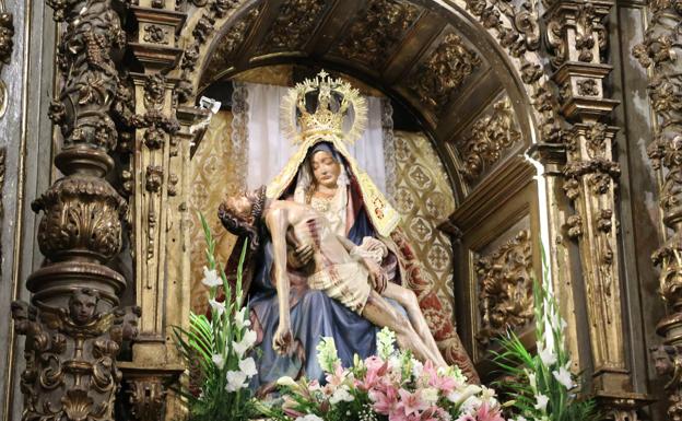 Galería. Virgen del Mercado durante este Viernes de Dolores.