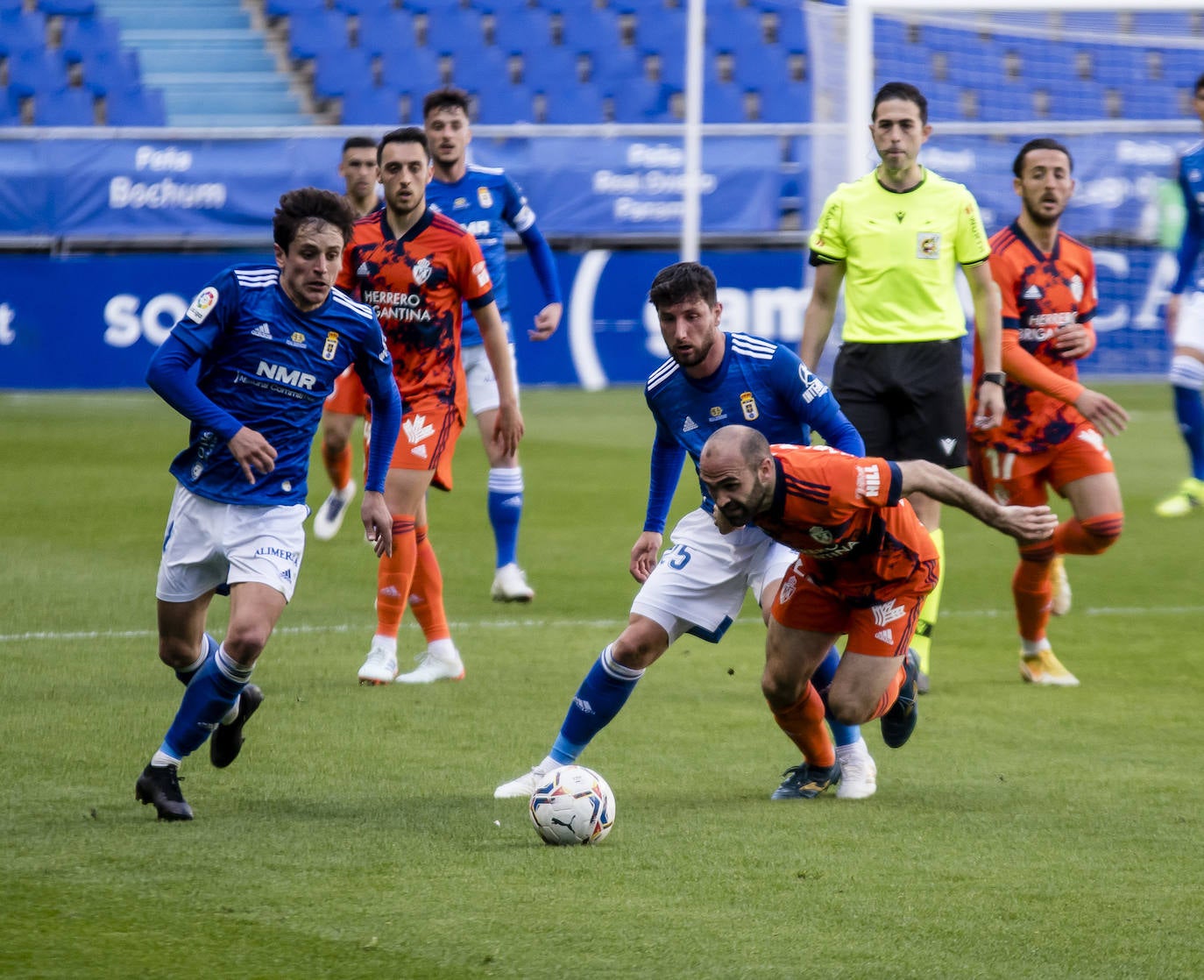 El conjunto berciano juega esta jornada en el Carlos Tartiere ante los carbayones.