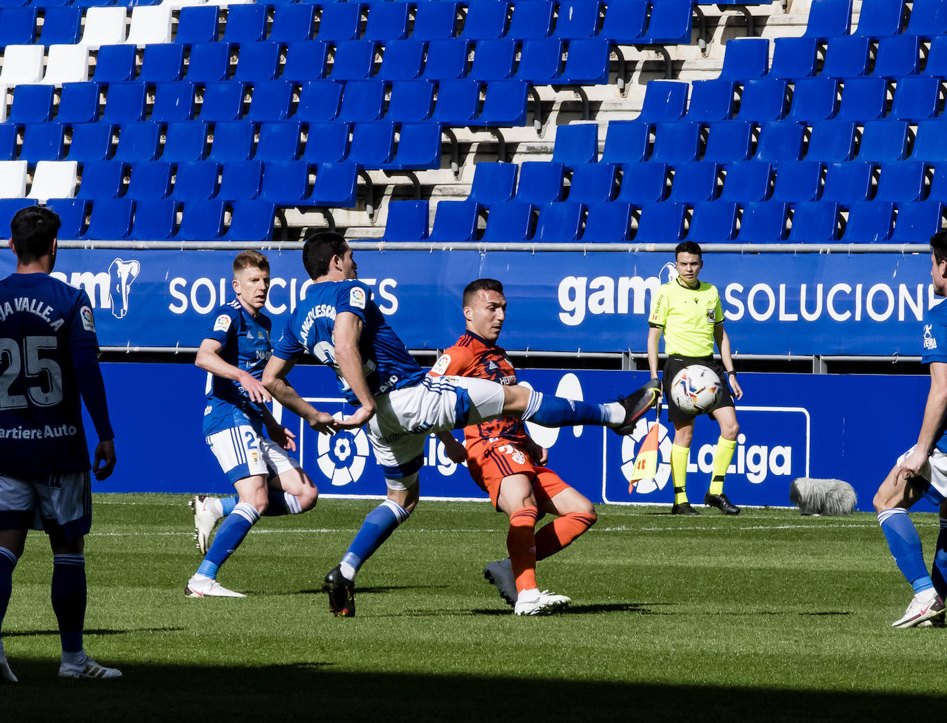 El conjunto berciano juega esta jornada en el Carlos Tartiere ante los carbayones.