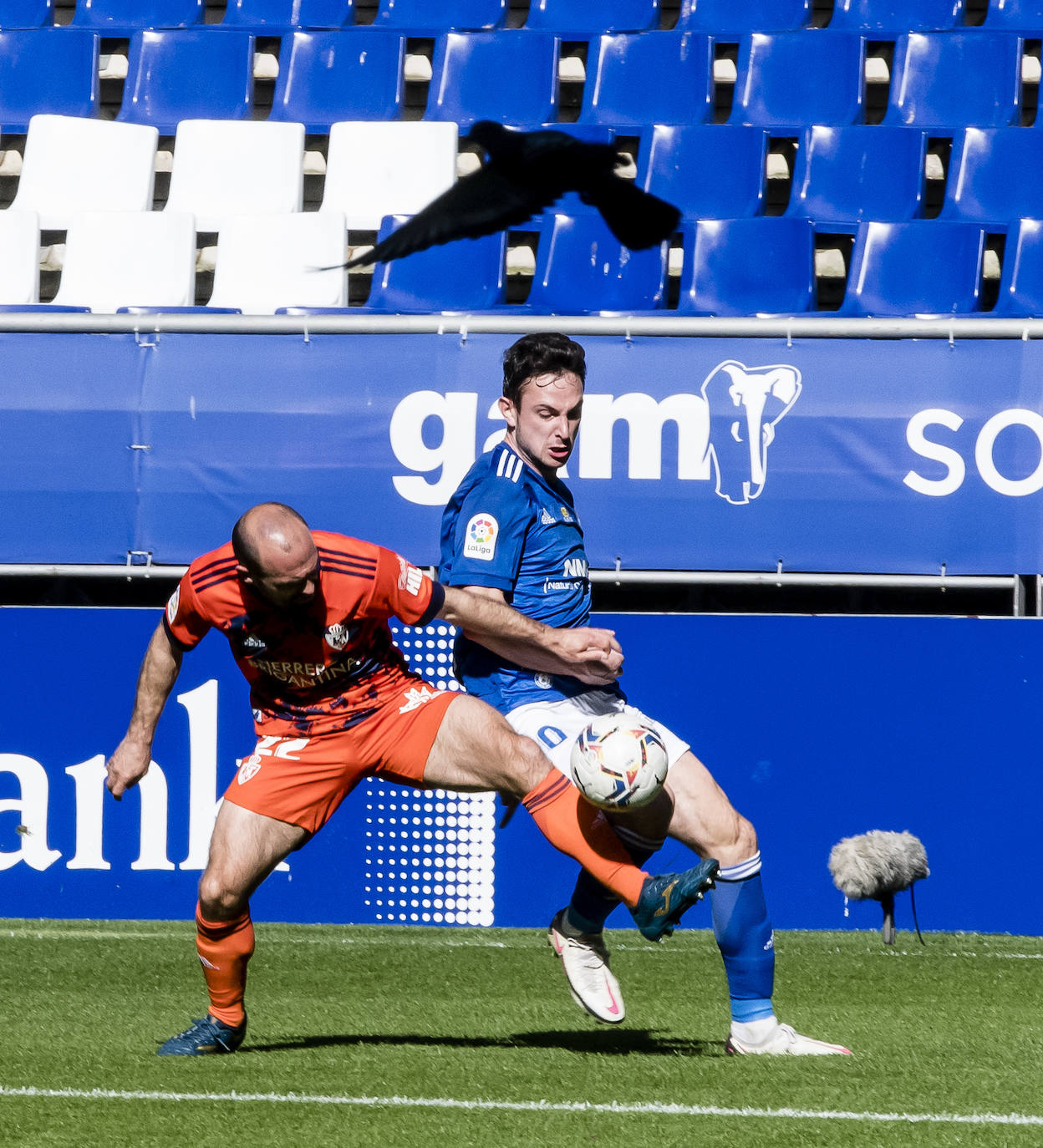 El conjunto berciano juega esta jornada en el Carlos Tartiere ante los carbayones.