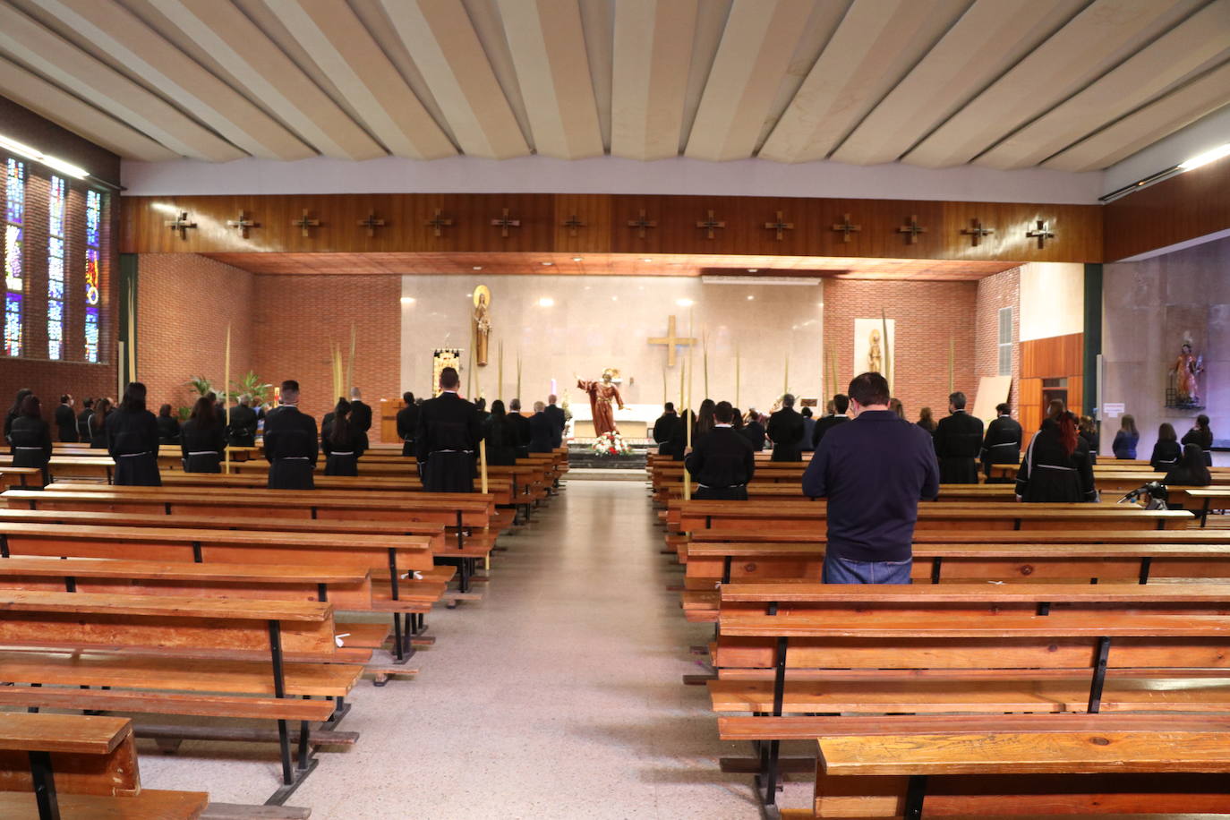 La cofradía organiza un acto en la parroquia para rememorar su Domingo de Ramos.